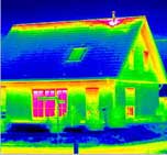Thermographische Aufnahme eines Einfamilienhauses.